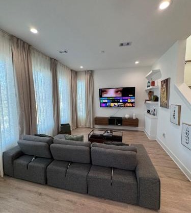 Stylish townhouse near downtown