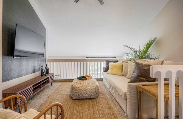 Stylish Townhouse w/Spa-like Décor!