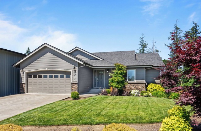 Stylish Two-Story Getaway on Keizer's Quiet Outskirts