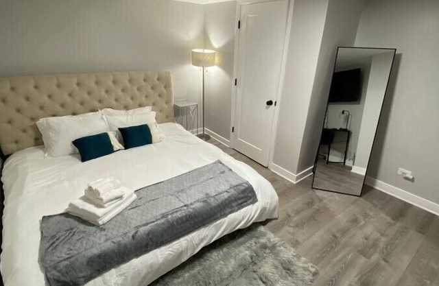 Stylish Urban Retreat 3 Bedroom Newly Remodeled