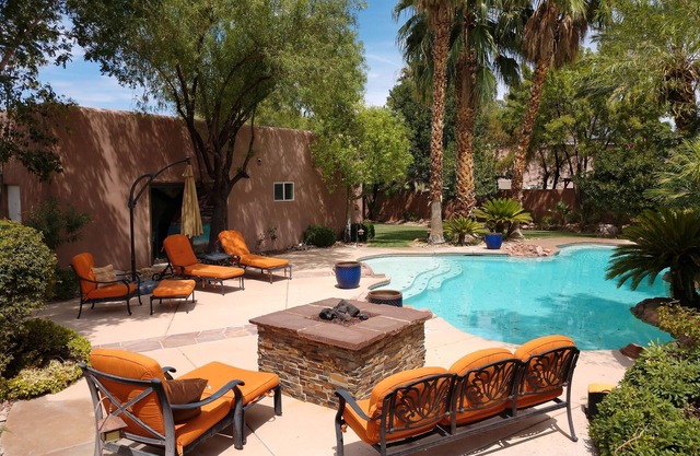 Stylish Villa for a Peaceful Retreat - 9min Strip!