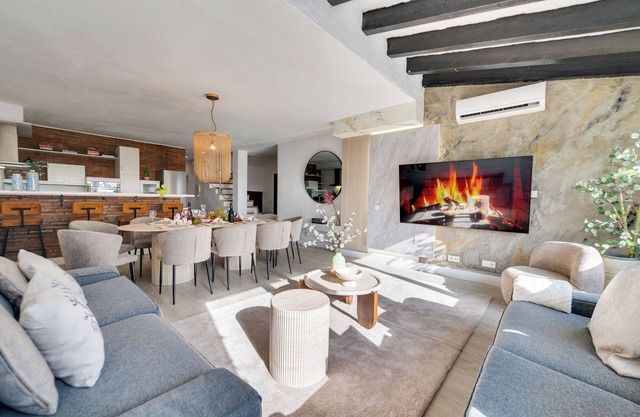 STYLISH5-BEDROOM DUPLEX/PENTHOUSE IN THE HEART OF PUERTO BANUS