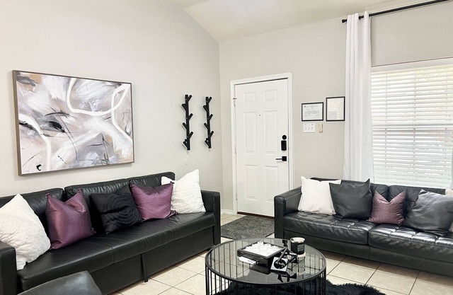 Stylist home ~free 5 mins park & walk to AT&T Stadium
