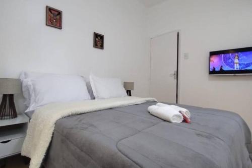 Suíte com vista de varanda no centro histórico de Petrópolis!