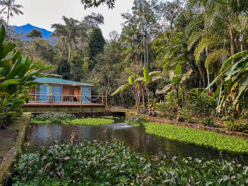 Suíte Saíra com vista para o lago