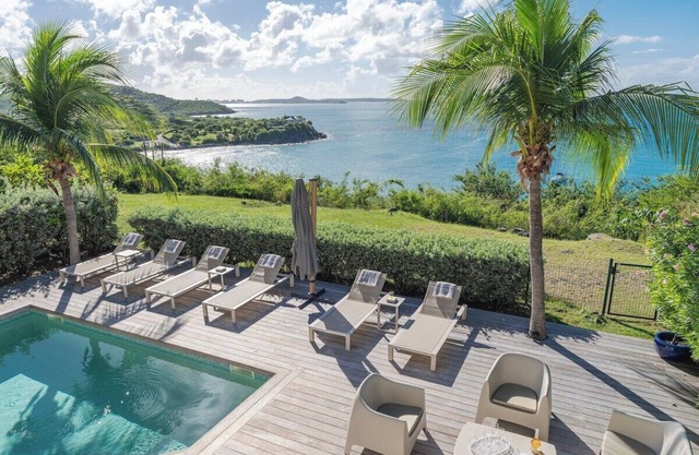 Sunset view & beach walking distance