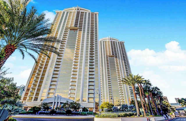 Sub Penthouse MGM Studio | Top golf Pool Views MAIN