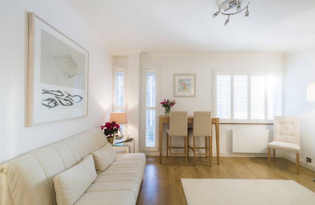 Sublime flat with Thames view