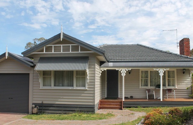 Suburban charm & great location