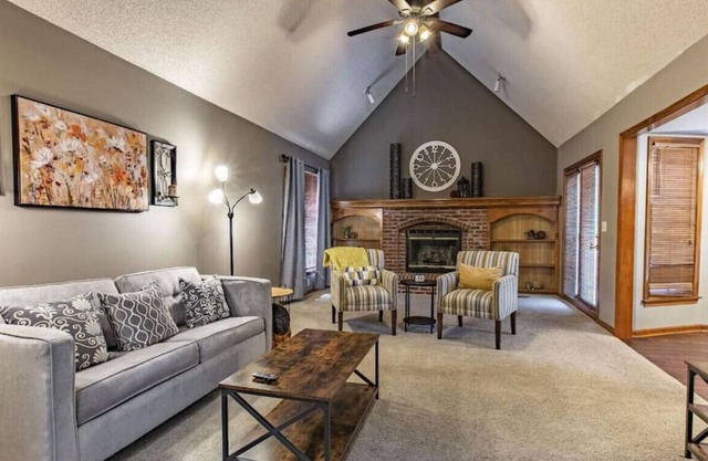 ★❤Suburban Farmhouse ❤4 Beds❤Fully Equipped Garage Parking❤ ★