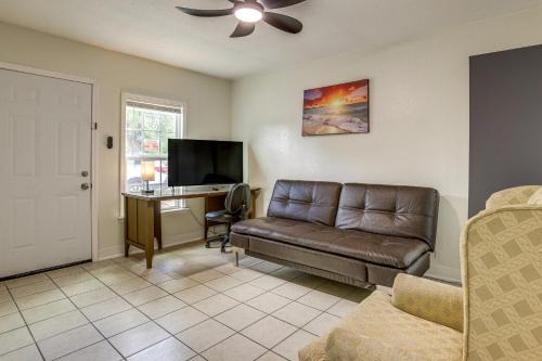 Suburban Home By Arthur Storey Park and HCA Houston!