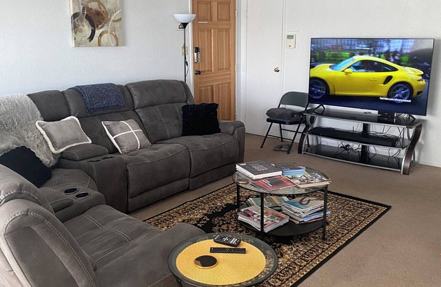 Suburban San Francisco Home 25 minutes for Downtown!