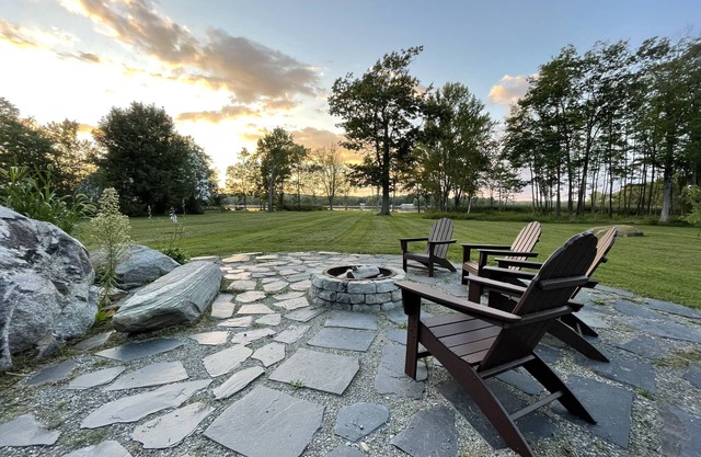 Sugarmaple Lakehouse; Cozy 2.6 Acre Lakefront Retreat