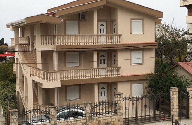 Suitable 2 BDR Apartment 5 minutes From The Beach