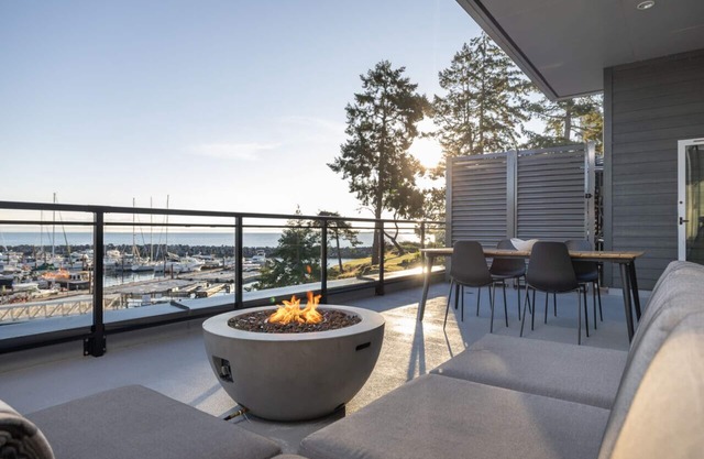 Suite #111 · Suite 111: Contemporary Oceanfront Accommodation