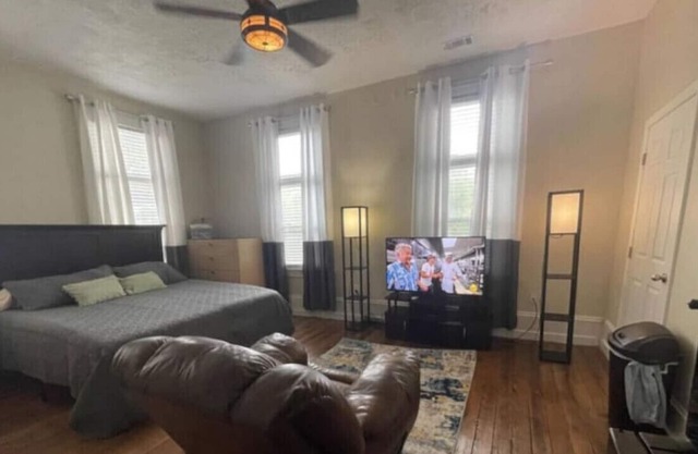 Suite 2 -1KingBed, 1Bath,Kitchen