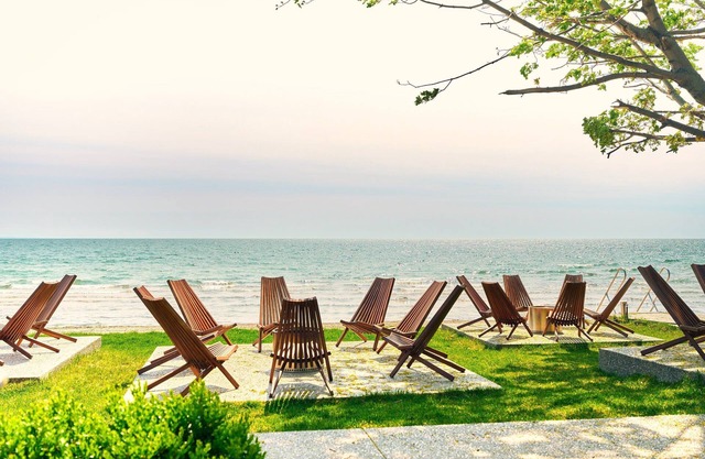 Suite 205: Beautiful 3-Bedroom Beachfront Townhouse