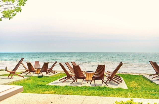 Suite 210: Beautiful 3-Bedroom Beachfront Townhouse