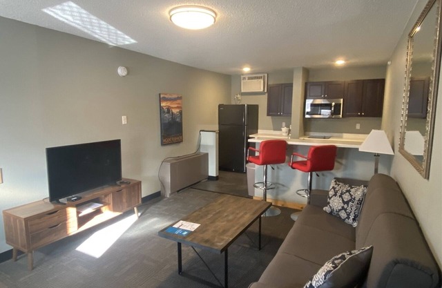 Suite 211 - 1BR | 1 Bed, 1 Bath