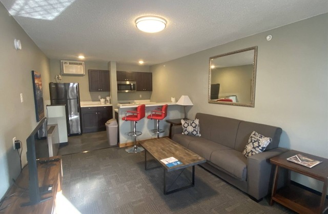 Suite 212 - 1BR with 1 Bed | 1 Bed, 1 Bath