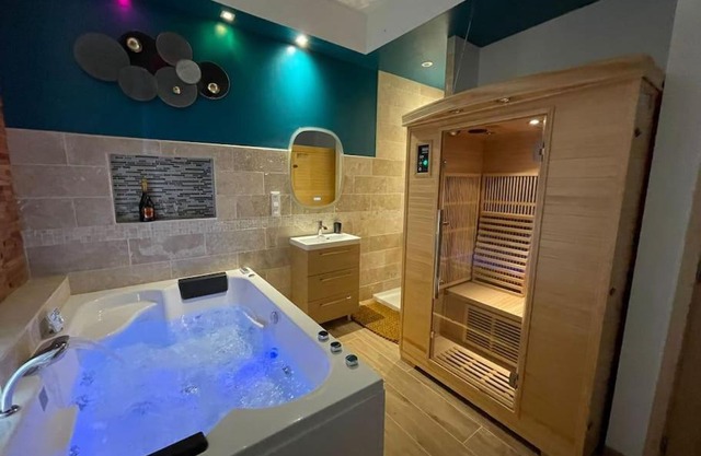Suite d'amour et détente jacuzzi, sauna et massage