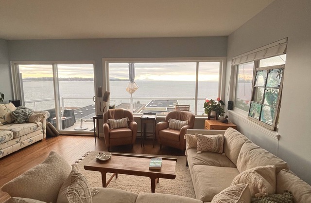Suite home in the Rock!
