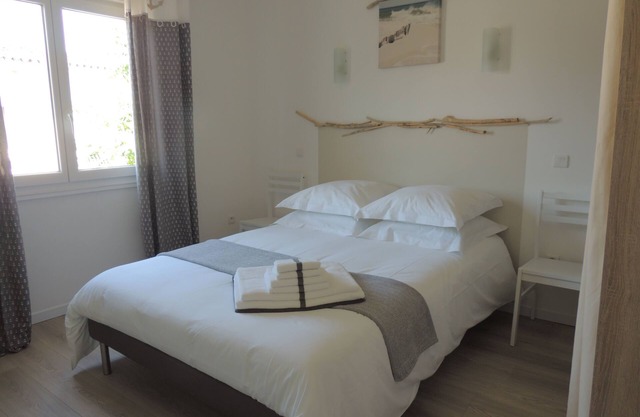 Suite* in charming 19th century residence with park and heated swimming pool