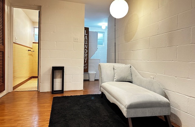 "SUITE LINDA" walk-out suite in a park setting