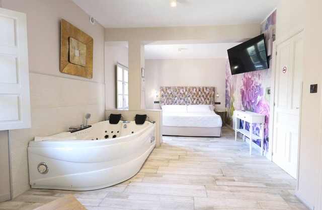 Suite-Premium-Whirlpool bath-Terraza
