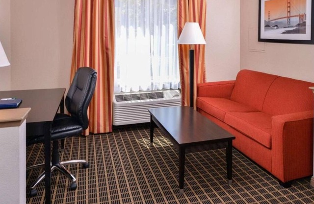 Suite Queen at Hotel Nova SFO By FairBridge, Free Breakfast!