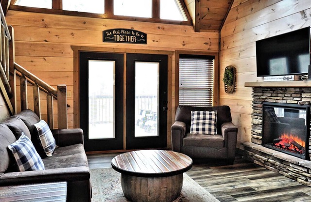 Suite Retreat is a grand four-bedroom cabin located in Bear Cove Falls.