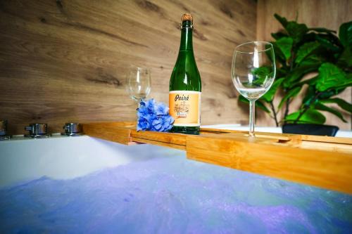 Suite romantique et fun en Bretagne - Balnéo privé, fléchettes et Billard