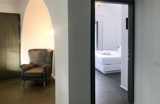 Suite with Hot Tub Nimertis