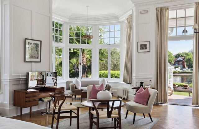 Suite with River View at River Arts Club Hotel