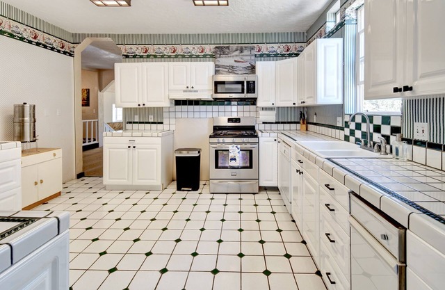 Suite102 "The Imperial Eagle"