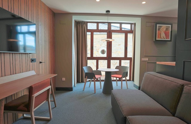 SUITES