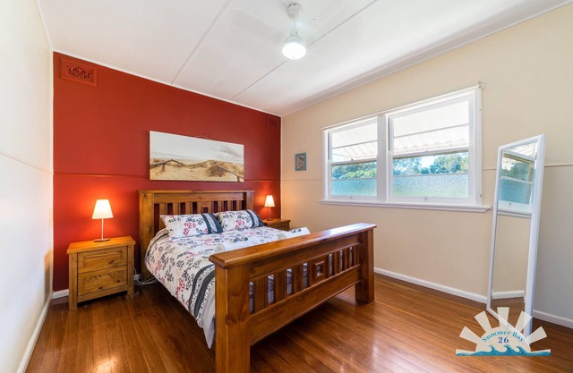 Summer Bay Cottage Hat Head linen included. Minimum 3 night stay.