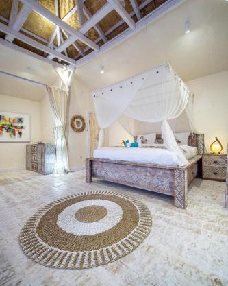 Summer Bungalow, Ideal for Families, One Room with 2 Beds, Separated Sleeping Corner, Shower, AC, 2 TVs