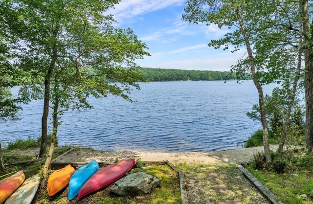 Summer cabin w/Private Beach in Big Bass Lake resort community