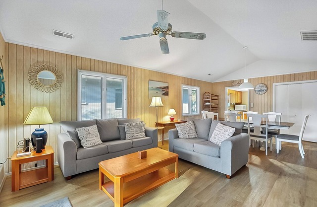 Summer Cottage Unit 1: 3 BR, 2 BA Cottage in Myrtle Beach, Sleeps 8