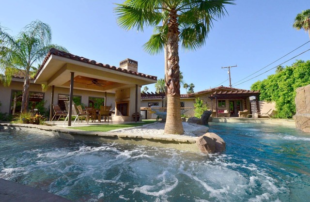 SUMMER DISCOUNTS! VERY LARGE POOL! 8ft Deep. STAYS COOL! LAZY RIVER TOO!