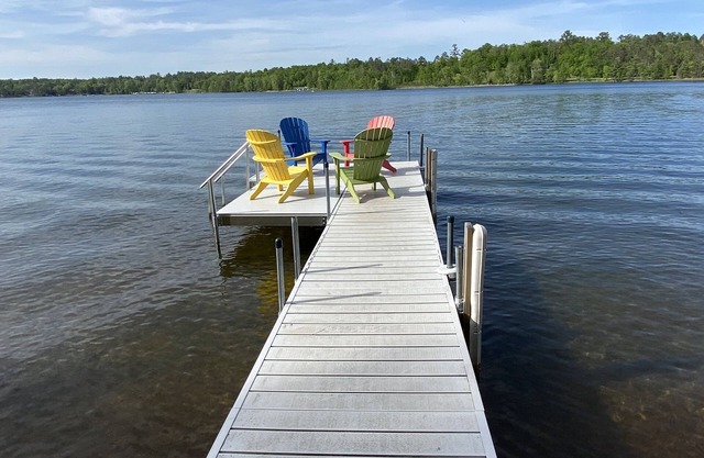 SUMMER fun in a cozy log lake home on the Whitefish Chain under the tall pines 🌲