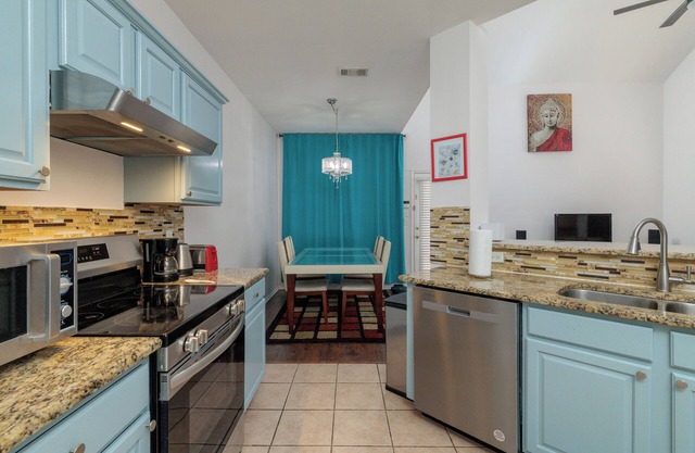 Summer Gem w/Home Office & Patio Near DFW Airport