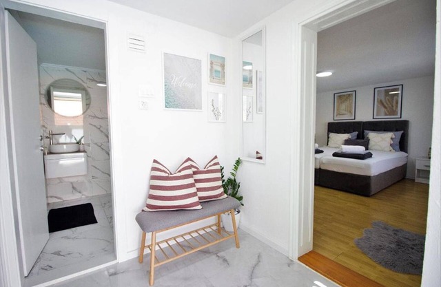 Summer House - Apartment with Swimming Pool