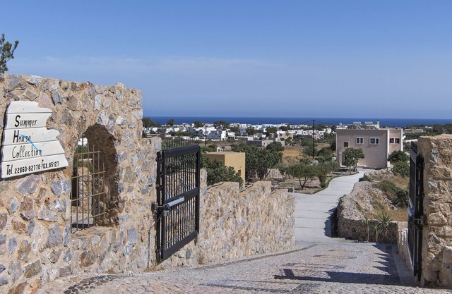 Summer House Collection Luxury 5 Bedroom Villa close to Black Sand Beach