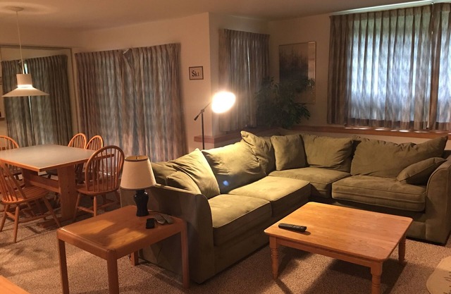 Summer Living On Hillside Condo - Walk on/Walk off Mount Snow