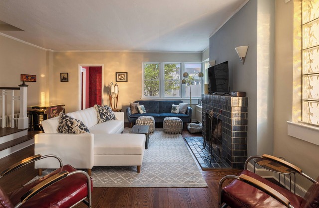 SUMMER RENTAL: Lovely 3 BDRM townhome 1.5 blocks from beach in north Asbury Park