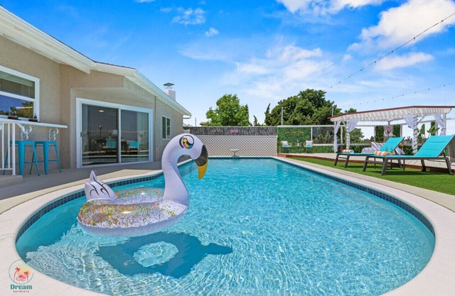 Summer Retreat: Pool, Spa, Games + GuestHouse!