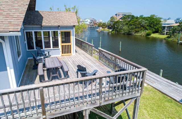 SUMMER SAVINGS - Canalfront Home with Hot Tub, Private Boat Dock, and Smart TVs
