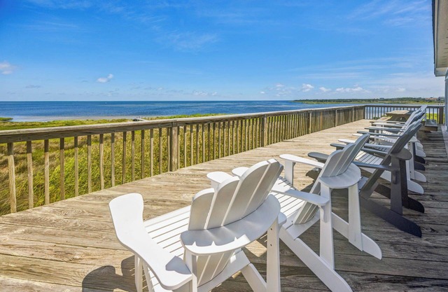 SUMMER SAVINGS- Soundfront Dog Friendly Home w/Hot Tub, Game Room, Sound Access